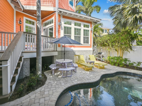Holmes Beach Stunning 3 Bedroom Vacation Pool Home